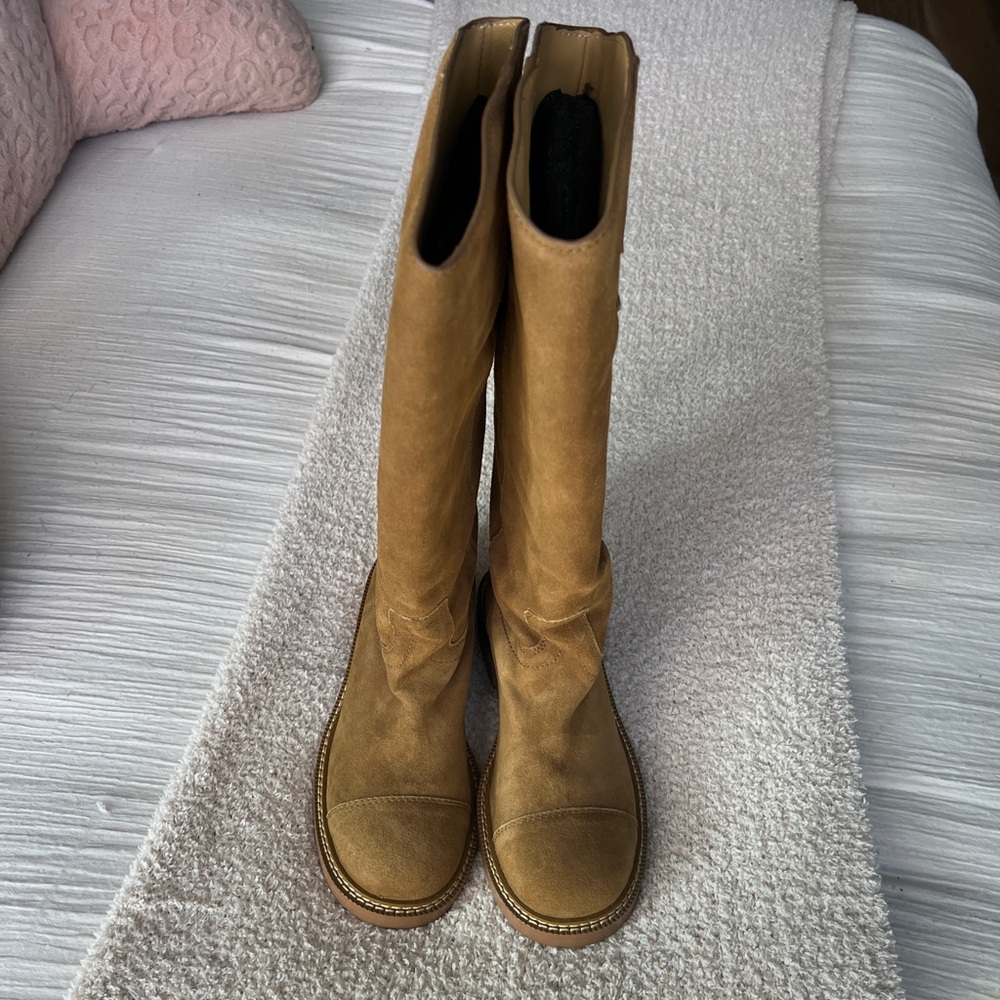 CHANEL Tan Suede Boots - Picture 5 of 6